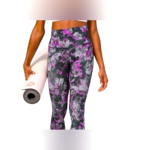 Lululemon Wunder
Under High-Rise Crop floral leggings; Size 2 - Picture 5 of 8
